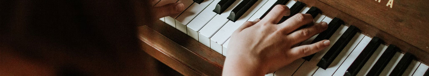 Το Ωδείο Σύγχρονη Ωδή προσφέρει εξαιρετικά μαθήματα πιάνου, έχοντας εξειδικευμένους καθηγητές με πολυετή πείρα